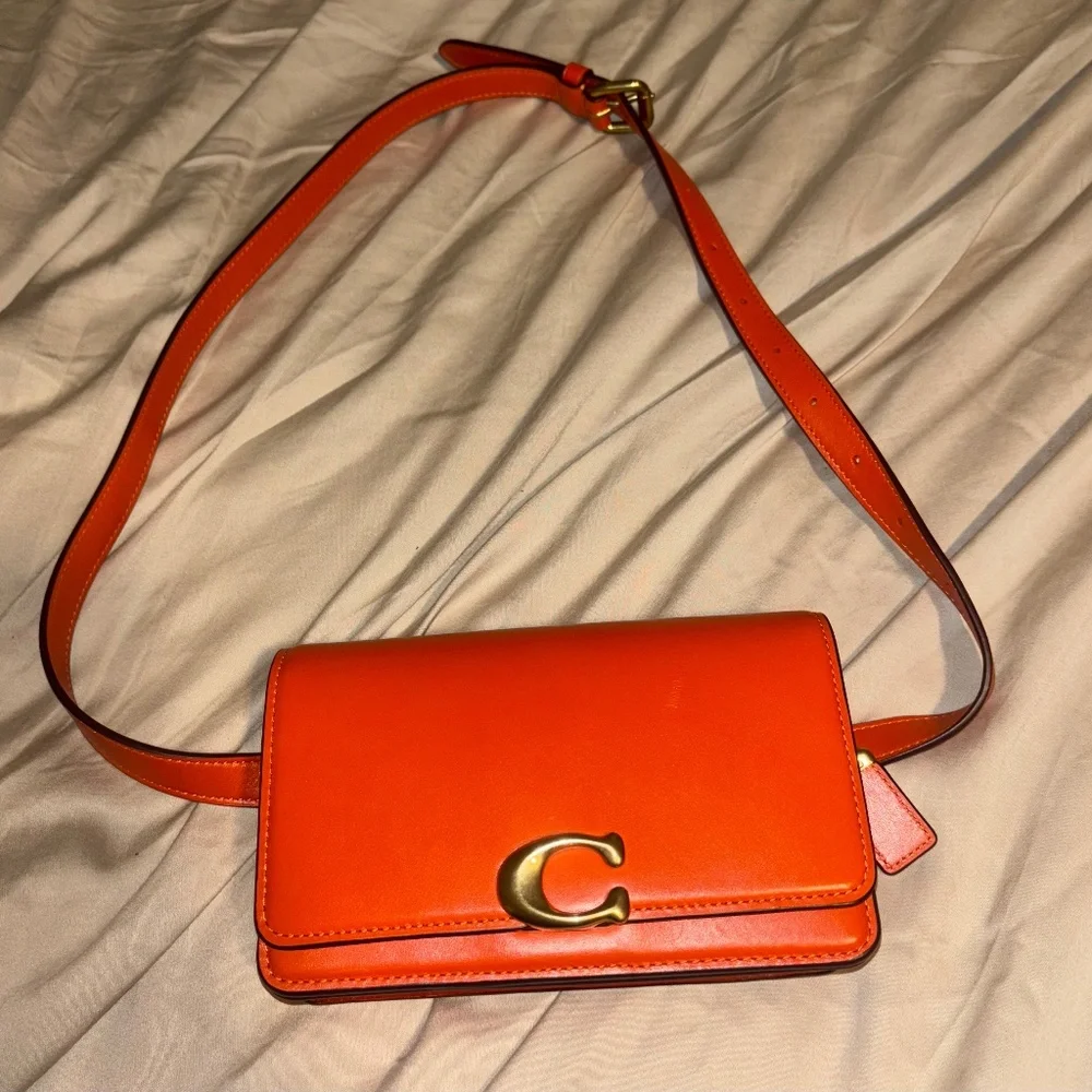 Coach Bandit Crossbody - Picture 1 of 5